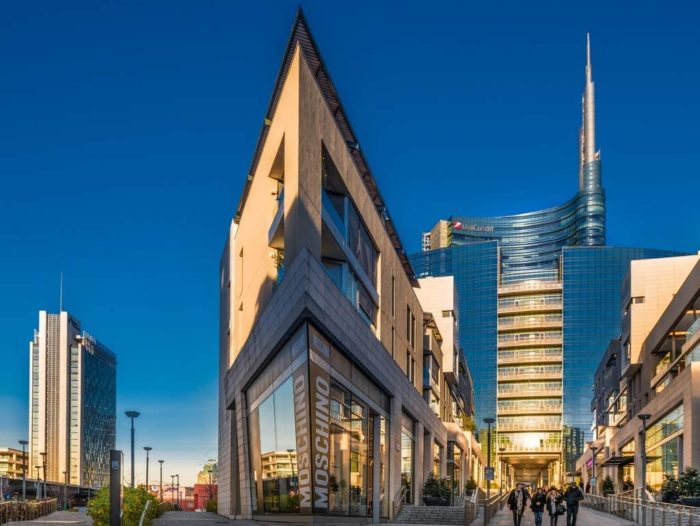 Centre commercial à Milan (1000 pièces)