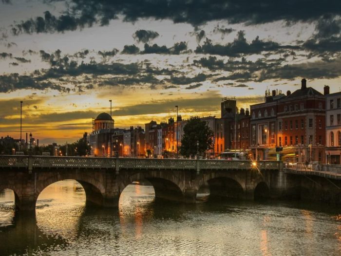 Coucher de soleil sur Dublin (500 pièces)
