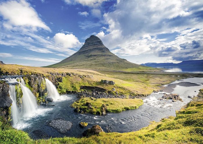 La cascade Kirkjufellsfoss et la montagne Kirkjufell (1000 pièces)