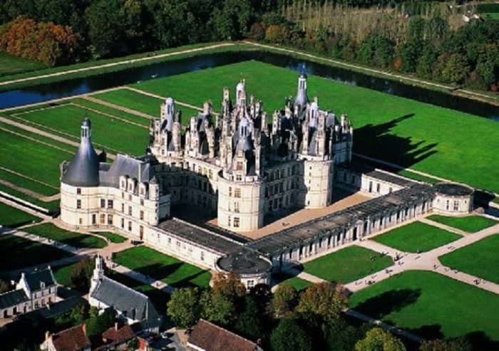 Le château de Chambord (1500 pièces)