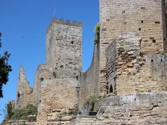 Le château de Lombardie à Enna (1000 pièces)
