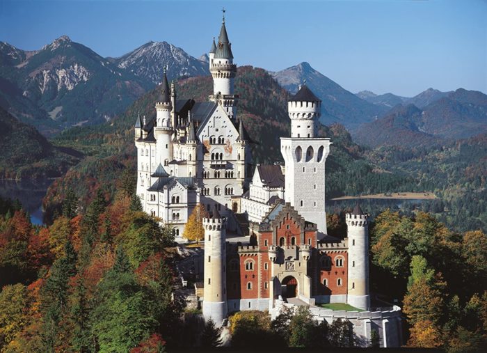Le château de Neuschwanstein (4000 pièces)