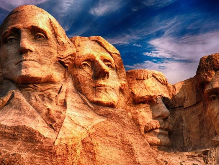 Le mont Rushmore aux Etats-Unis (100 pièces)