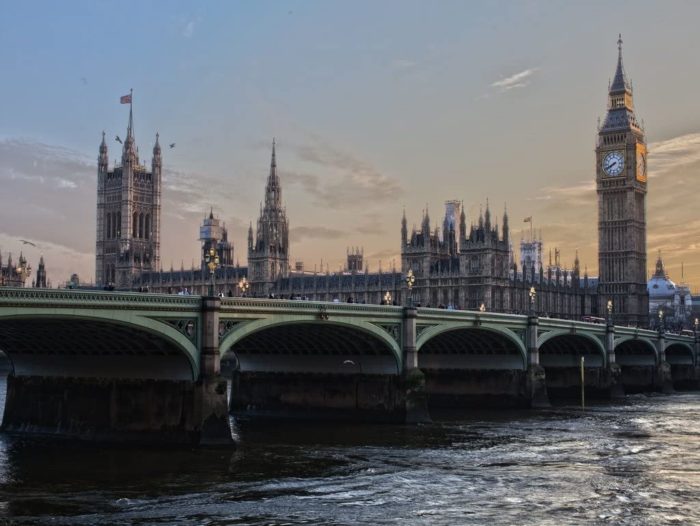 Le palais de Westminster et Big Ben (100 pièces)