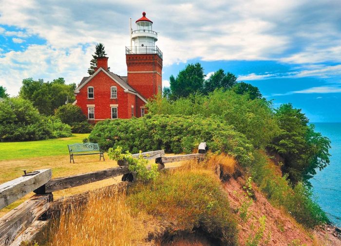 Le phare de Big Bay Point dans le Michigan (1000 pièces)