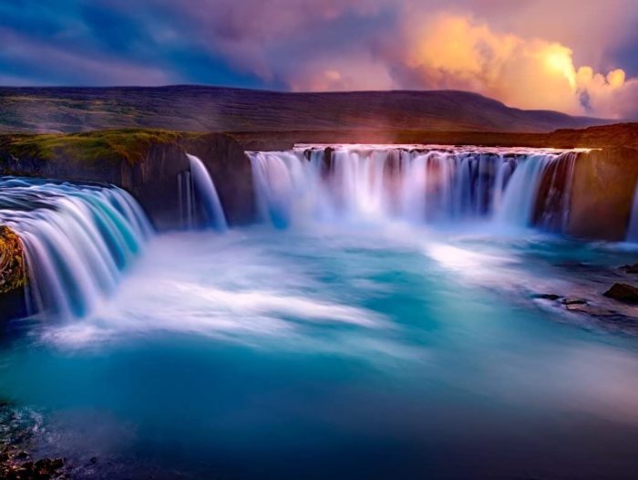 Les chutes de Goðafoss (1000 pièces)