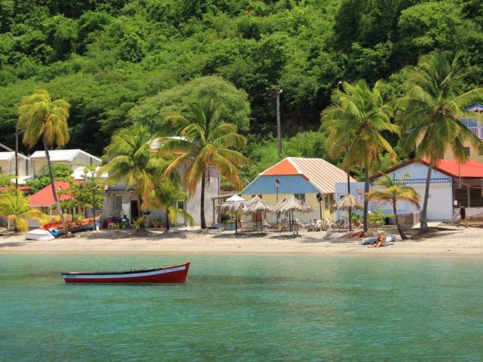 Village sur une plage de Martinique (500 pièces)
